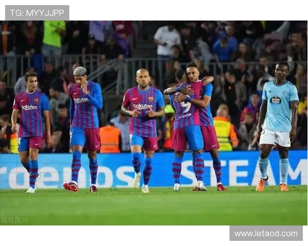 西媒：拉菲尼亚和卡萨多缺席巴萨今日合练，在健身房训练